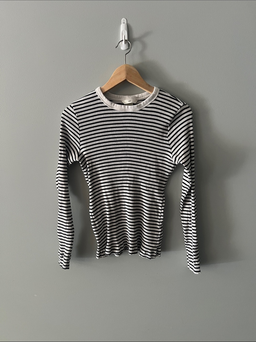 H&M Black and White Striped Ribbed Long Sleeve Top